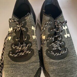 Women’s Under Armour charged escape womens size 7 Running Shoe